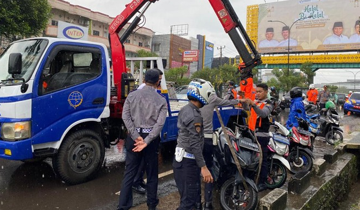 3 Motor Ojol Diderek Dishub Palembang, Jadi Biang Kemacetan Depan PTC Mal