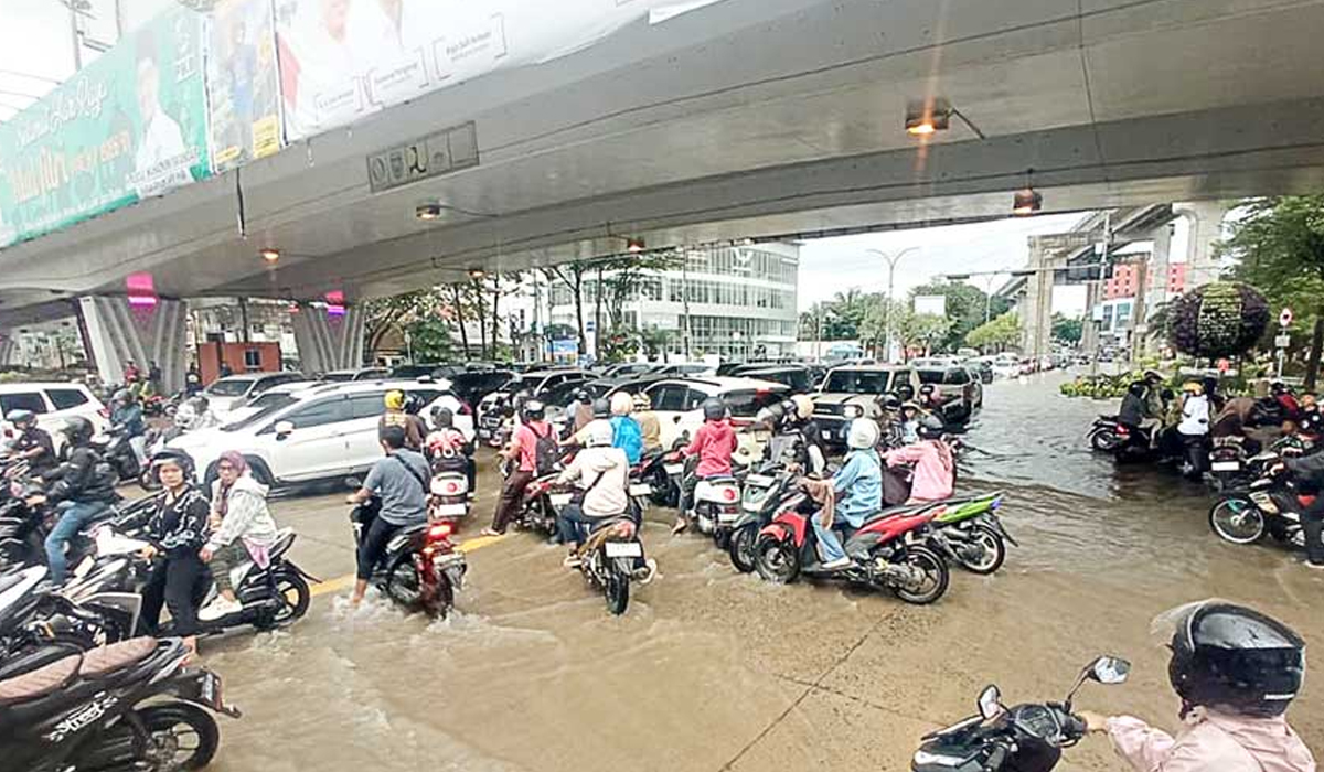 Ratu Dewa Berang, Palembang Tergenang Air dan Macet Tapi Tak Petugas di Lapangan