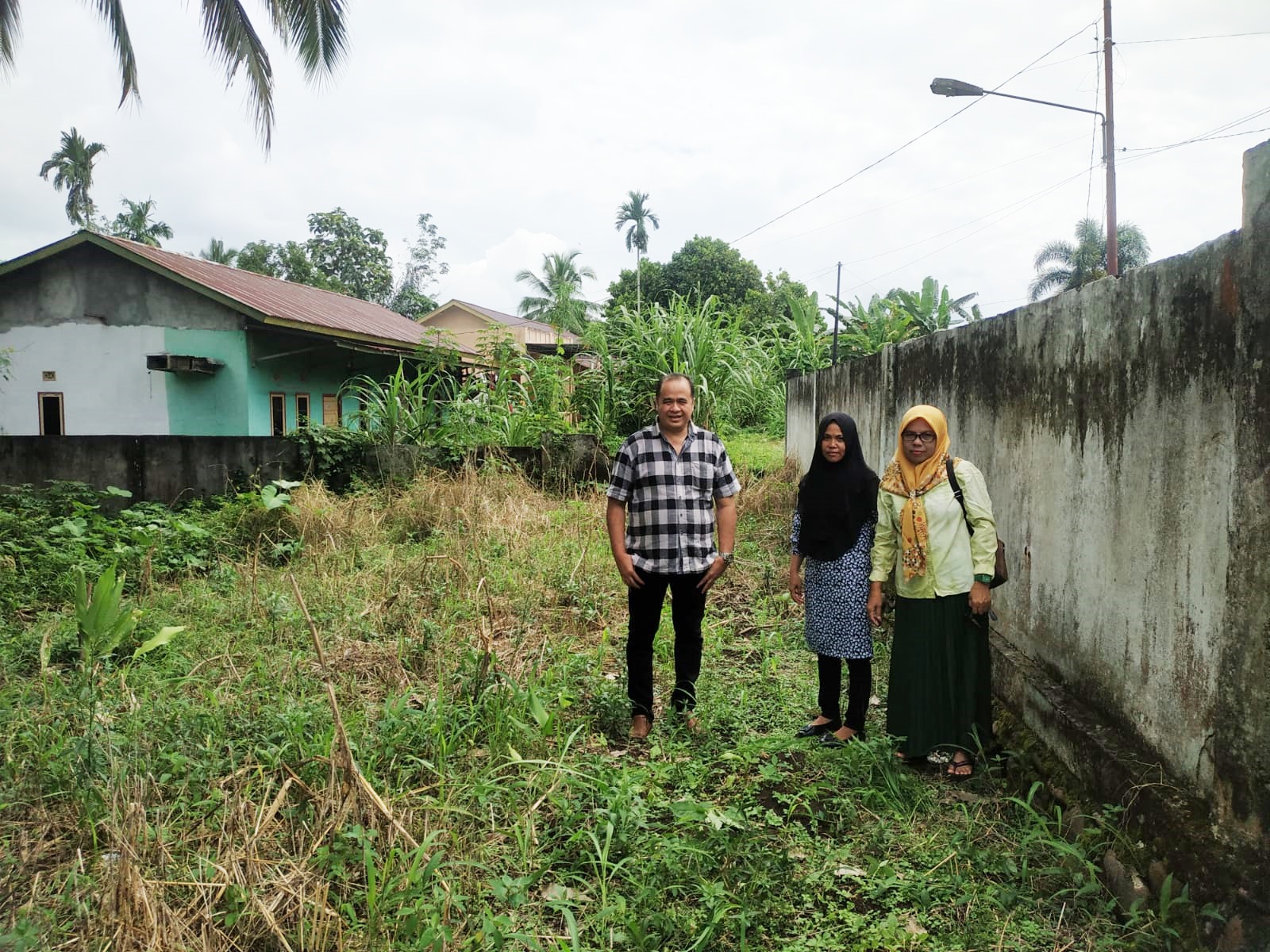 Abdul Nasir Wujudkan Taman dan Kebun di Kantor Kelurahan Ulak Lebar