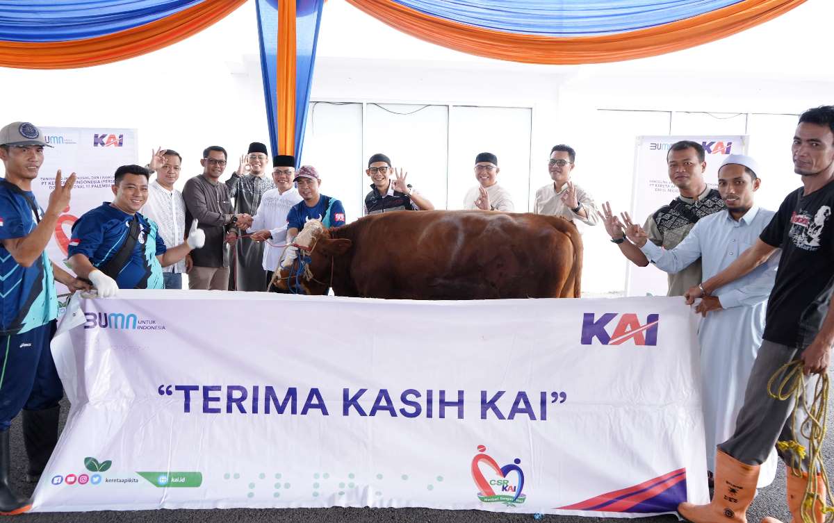 Sambut Idul Adha 1446 H, KAI Divre III Palembang Salurkan 30 Ekor Sapi Hewan Kurban di Wilayah Operasional