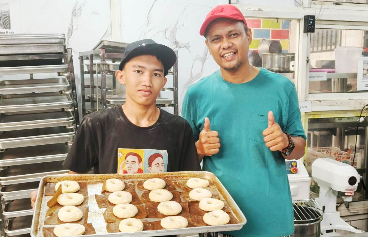 Dari Pesanan MBG hingga Persiapan Lebaran, Dapur Neka Genjot Produksi Bakery dan Jajanan Pasar