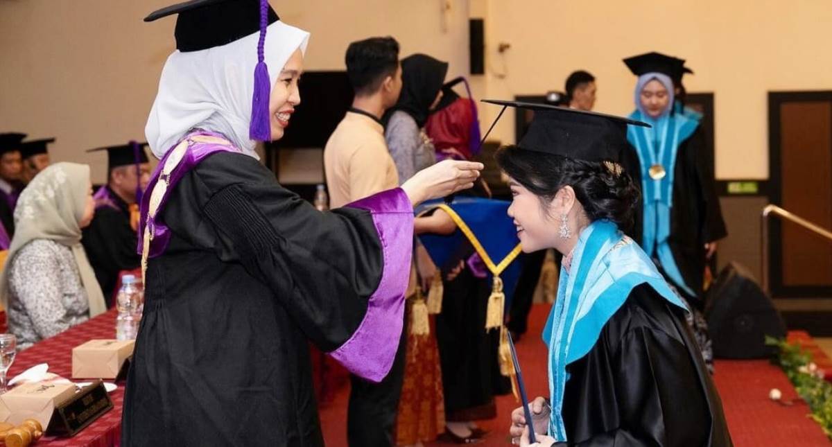 Wisuda Ratusan Mahasiswa, UBD Siapkan Alumni yang Unggul, Kompeten, dan Berkarakter