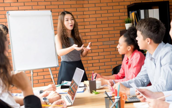 Mudah, 7 Tips Belajar Public Speaking Yang Benar Bagi Pemula