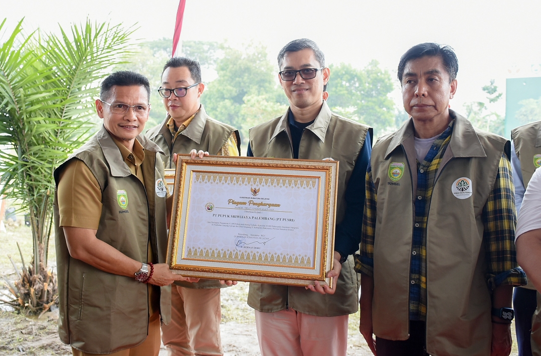 Membanggakan, Pusri Terima Penghargaan pada Peringatan Hari Menanam Pohon Indonesia 2025