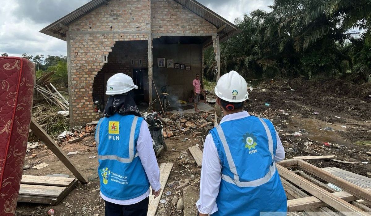 Srikandi PLN Kawal Pemulihan Pasca Banjir Bandang di Muratara, 90 Persen Sistem Kelistrikan Berhasil Pulih
