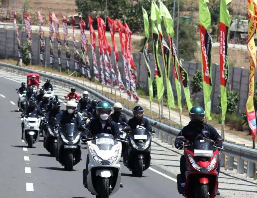 AHM Turing Honda PCX 160 Bersama Puluhan Bikers Menuju Sirkuit Mandalika, Jarak Tempuh 114 Km