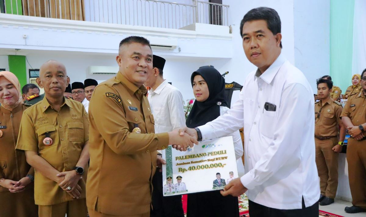 Penandatanganan Pakta Integritas RT - RW, Sekda Aprizal Hasyim Pesankan Pelayanan Harus Baik Serta Profesional