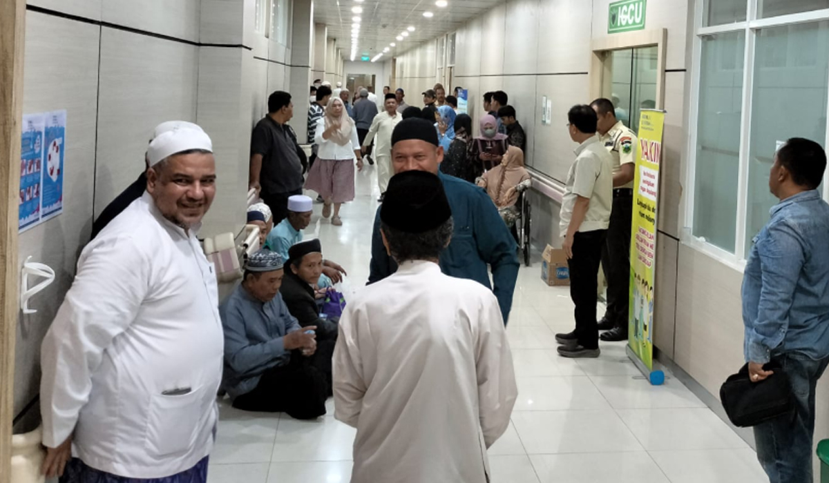 Doakan Kesembuhan Haji Halim, Ulama Palembang Datangi RSUD Siti Fatimah Azzahra