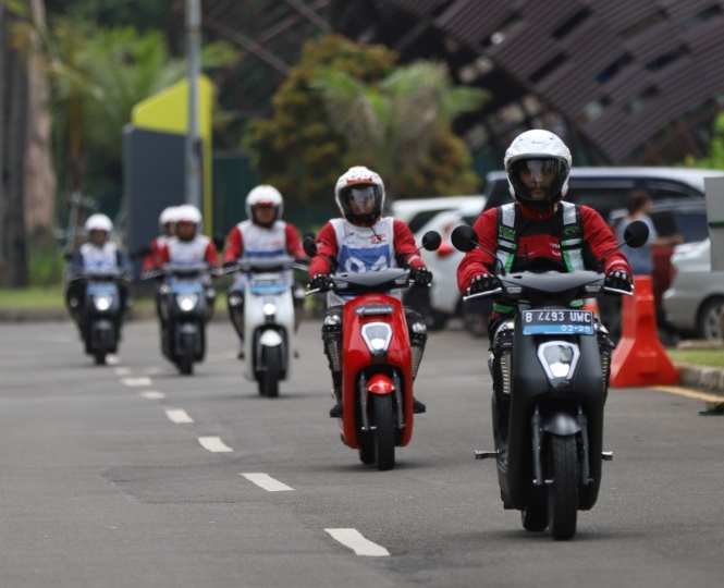 Astra Honda Motor Kenalkan Motor Listrik Honda EM1 e, Siapkan hingga 1.200 Dealer Logo e Shop