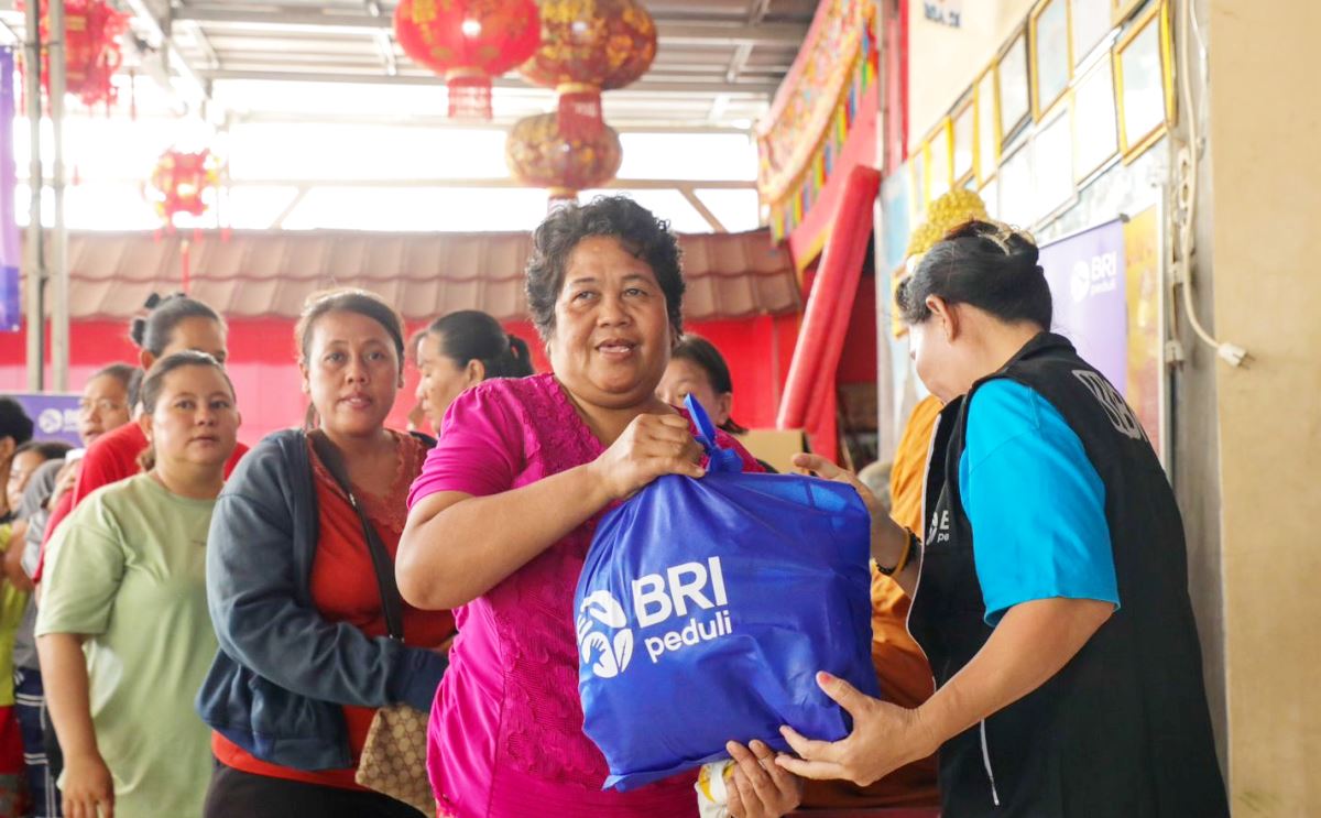 Peringati Hari Raya Waisak 12 Mei 2025, BRI Peduli Salurkan Bantuan Sembako Bagi Ribuan Umat Buddha