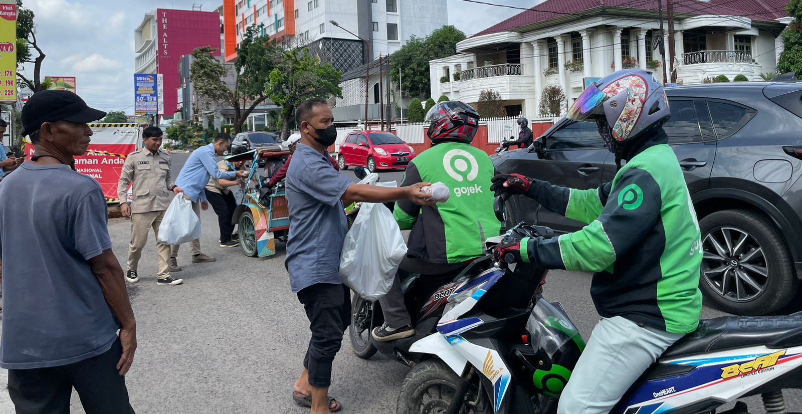  TKD Prabowo-Gibran Kota Palembang Bagikan 300 Nasi Bungkus Gratis, Target Perolehan Suara di 65 Persen 