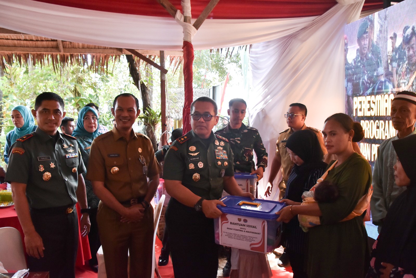  Danrem 044/Gapo Dampingi Pangdam II/Sriwijaya di Peresmian Fasilitas Air Bersih TNI AD 