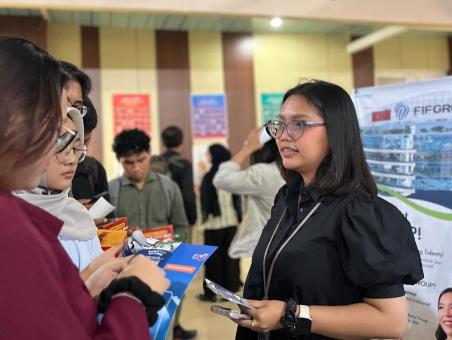 FIFGROUP Cabang Palembang Jaring Talenta Muda di Mini Job Fair Universitas Sriwijaya
