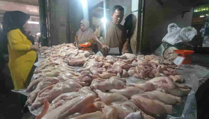 Jelang Idul Fitri Harga Ayam Potong di Palembang Tembus Rp38 Ribu/Kg