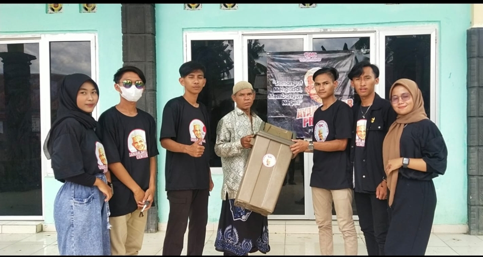 Anak Muda Ikut Bersih Lingkungan Ganjar Milenial Center