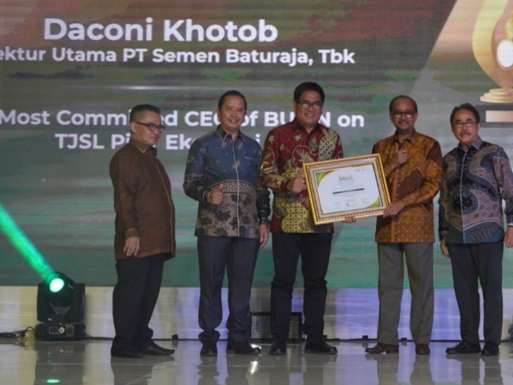 Semen Baturaja Boyong 2 Penghargaan Sekaligus di Ajang TJSL dan CSR Award 2023