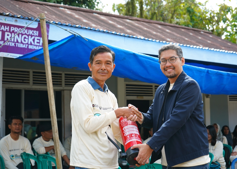 Edukatif Peduli Lingkungan, Pusri Berikan Pelatihan Pengelolaan Sampah dan Aksi Bersih Desa di Tebat Benawa