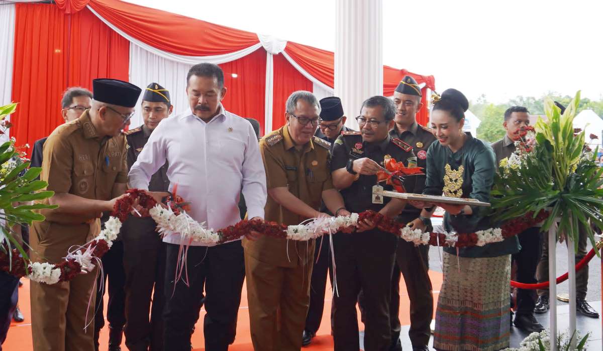 Bupati Heri Amalindo Dampingi Jaksa Agung Resmikan Kantor Kejari PALI