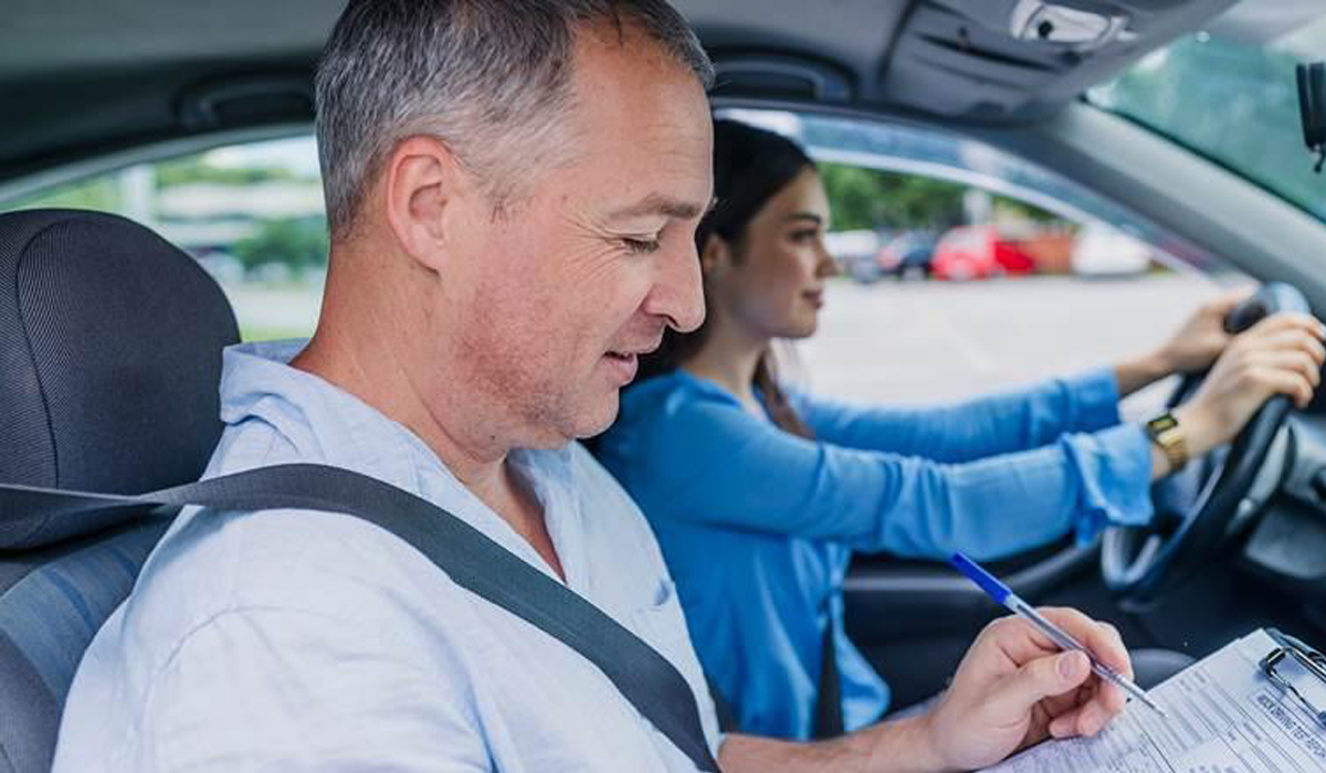 6 Tips Mudah Belajar Mobil Bagi Pemula, Penting Diingat Saat Berkendara  