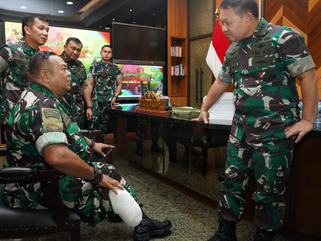 Serda Edi Kusuma Mendapat Kaki Palsu Baru dari KASAD Jenderal TNI Dudung Abdurachman