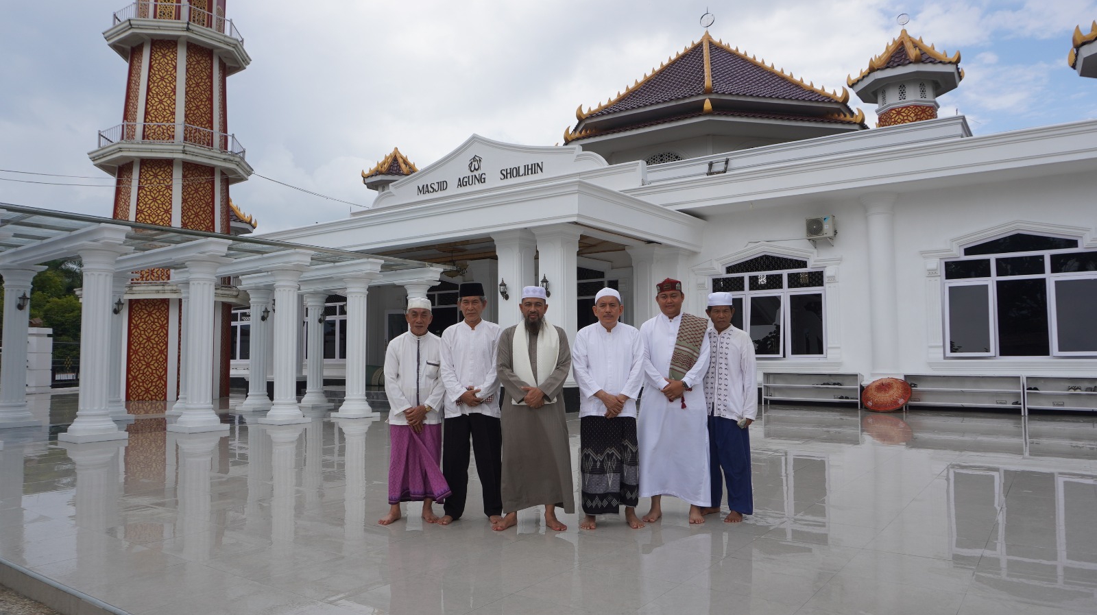 Masjid Agung Solihin Kayuagung Rumah Ibadah yang Ramah, Profesional dan Memberdayakan Umat