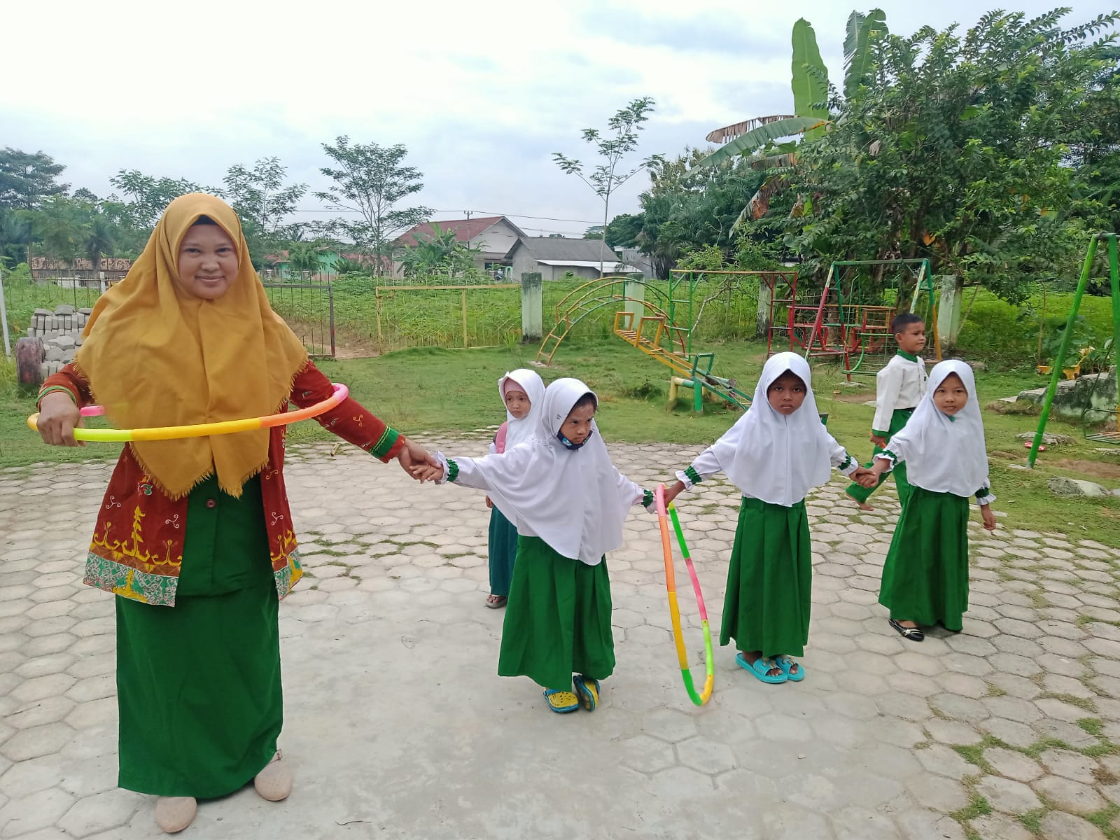 Meningkatkan Kemampuan Motorik Kasar pada Anak Usia Dini melalui Kegiatan Bermain Hula hoop