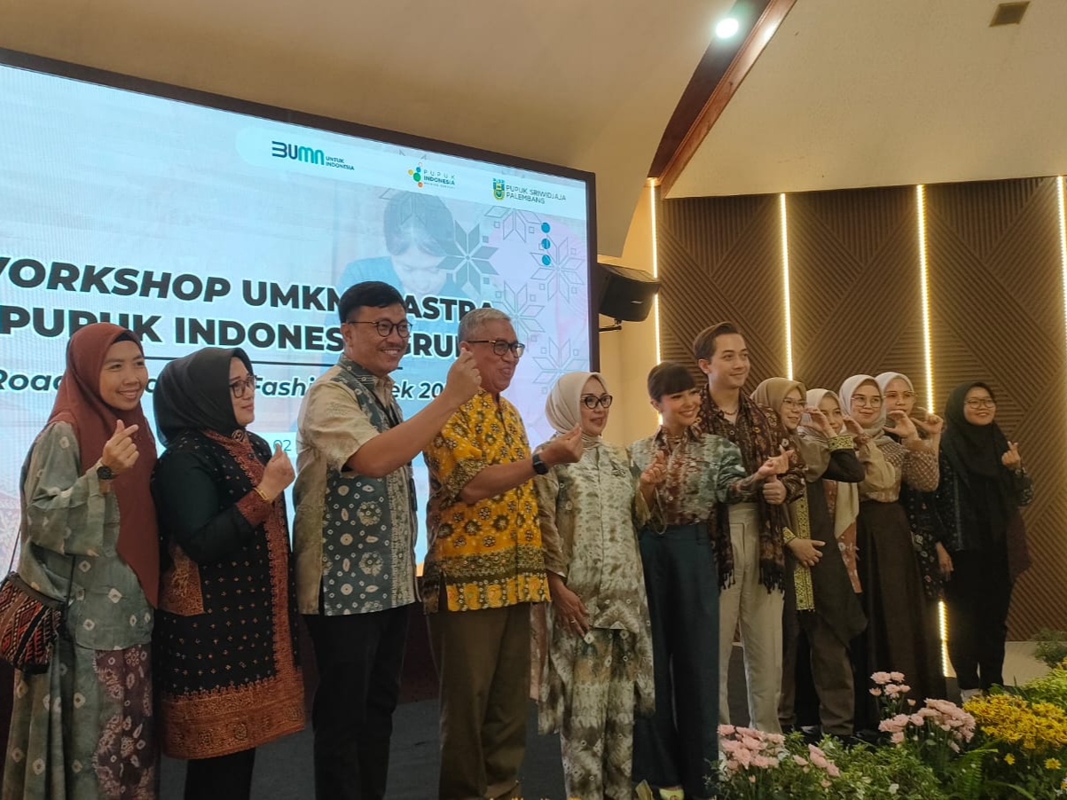 Jelang Jakarta Fashion Week 2025, Pupuk Indonesia Kolaborasi UMKM Wastra Binaan dengan 2 Desainer Terkemuka