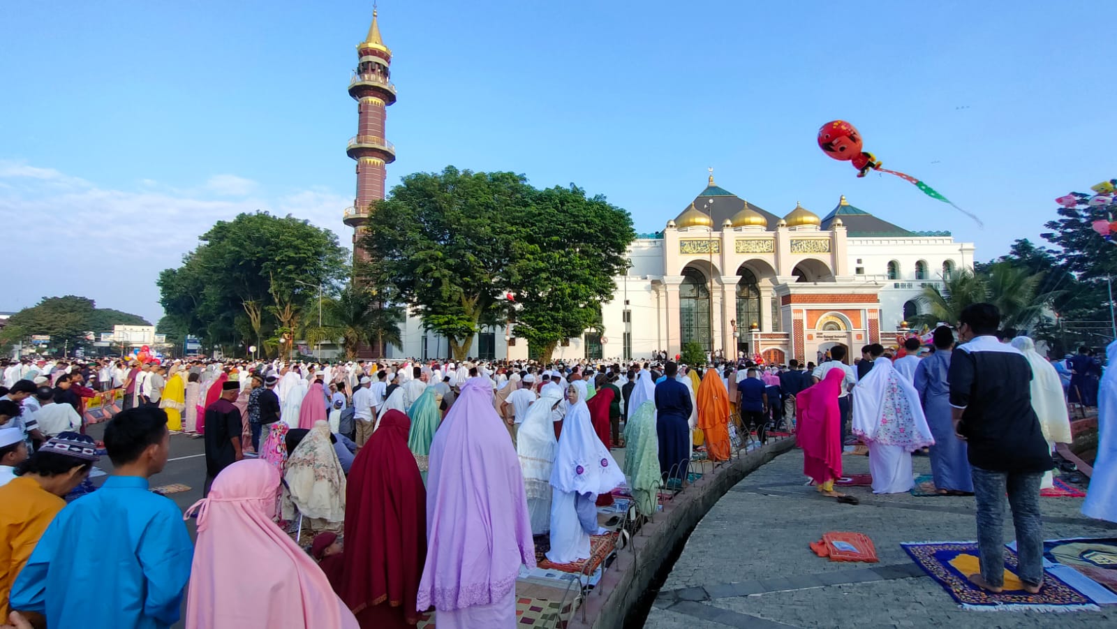 Luar Biasa Puluhan Ribu Jemaah Salat Idul Adha Padati Masjid Agung Hingga Jembatan Ampera Palembang