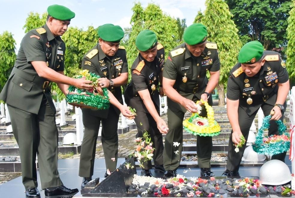 Peringati HUT Kodam II Sriwijaya Ke-77, Danrem 044 Gapo Ziarah di TMP Ksatria Ksetra Siguntang 