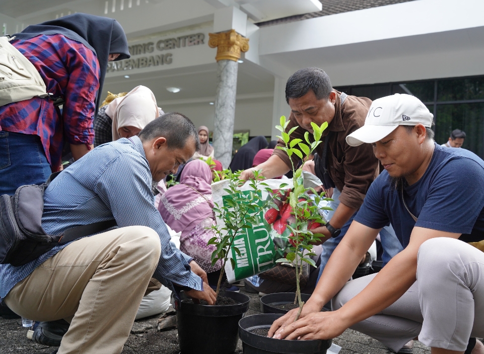 Pusri Dorong Ketahanan Pangan Melalui Pelatihan Urban Farming Melalui Rumah BUMN Sumsel