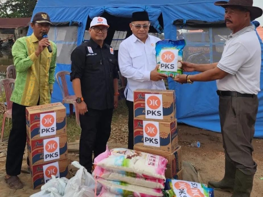 Ketua DPW PKS Sumsel Bantu Korban Kebakaran di Ibul Besar III