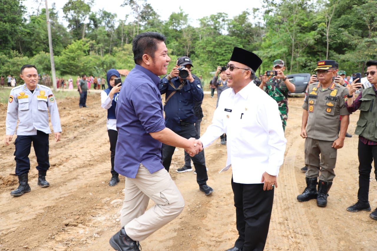 Gubernur, Pj Bupati, PLN, Bikin Dua Desa di Pelosok Muba Terang