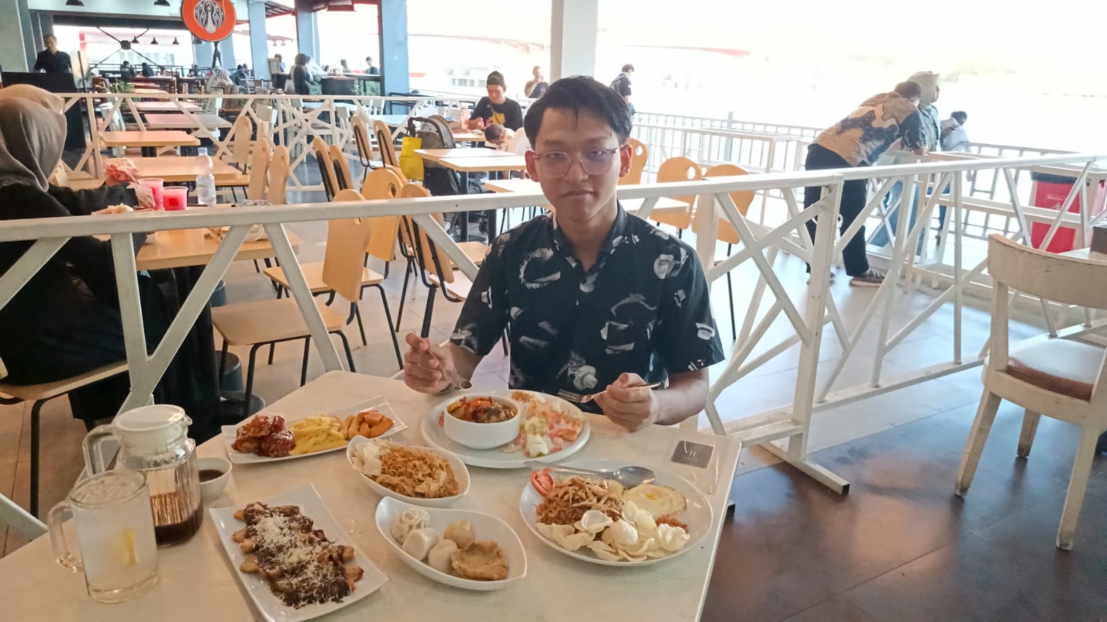 Santap Hidangan khas Palembang di Dermaga 789, Suasana Santai Bisa Nikmati Keindahan Ikonik Kota Palembang 