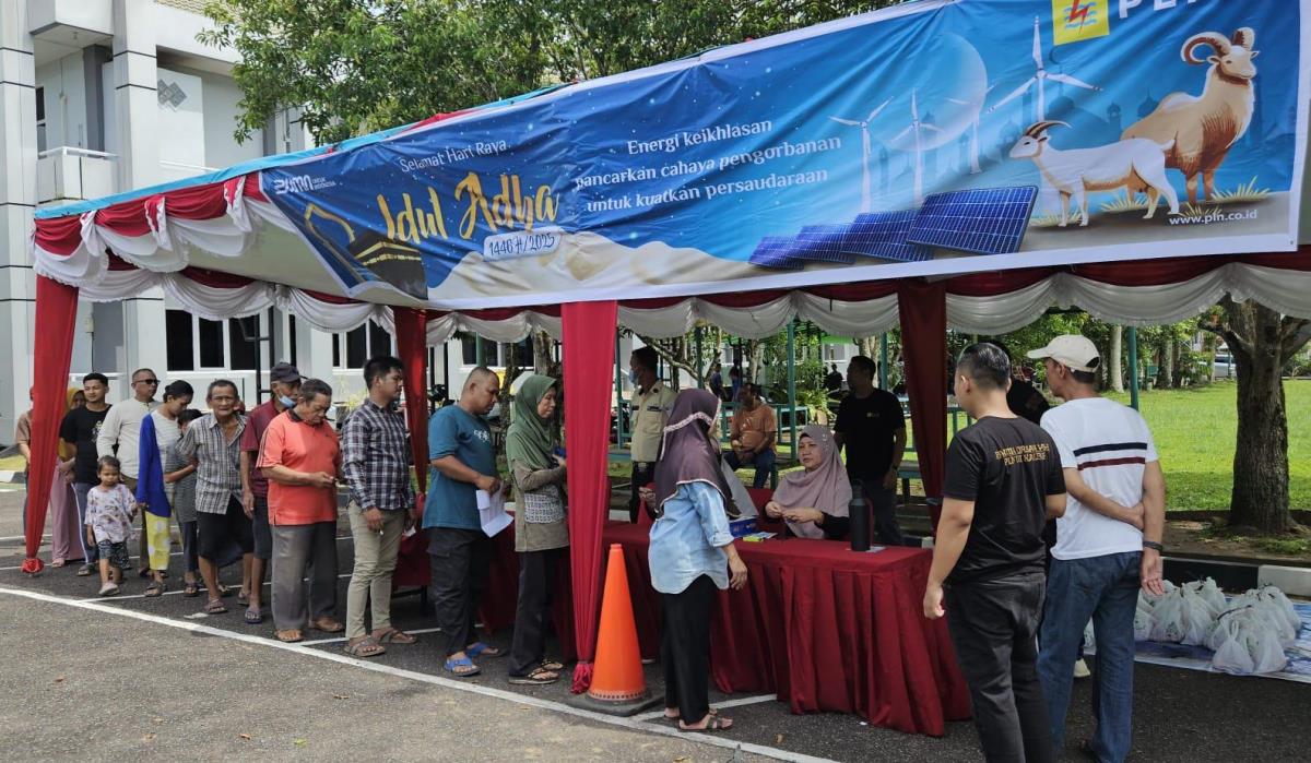 Rayakan Idul Adha 1446 H, PLN Salurkan Daging Kurban di Berbagai Daerah