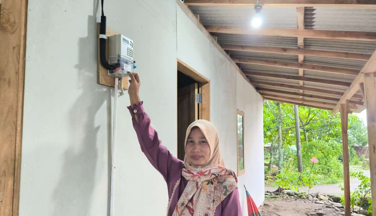 Terang yang Dinanti: Kisah Karmini Rasakan Kemerdekaan Energi Bersama PLN