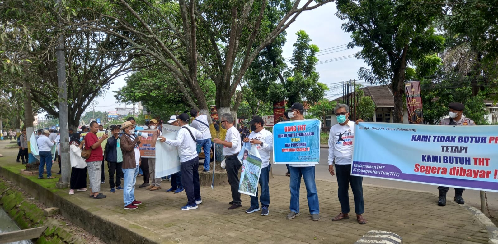 Demo Pensiunan Karyawan Pusri Minta THT Dicairkan 