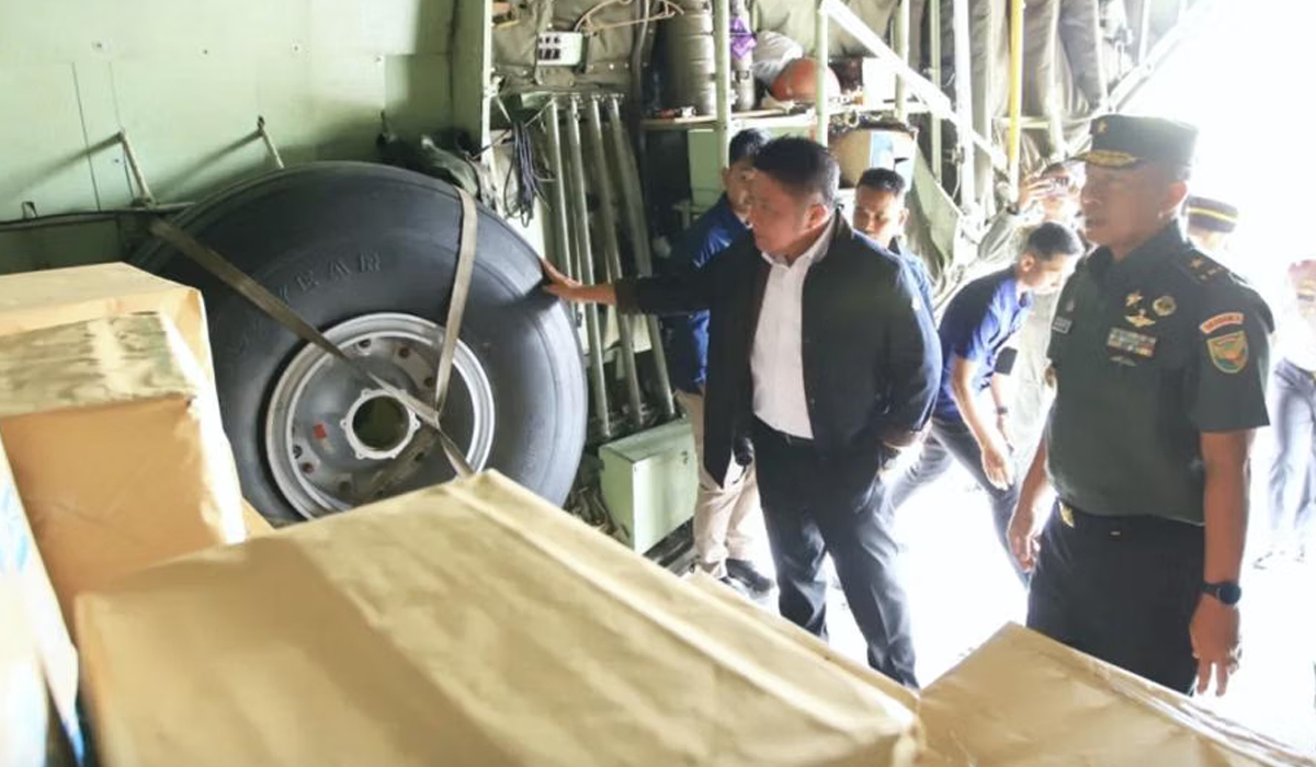 Herman Deru Lepas 15 Ton Bantuan Pelajar Sumsel untuk Korban Banjir di Sumbar 
