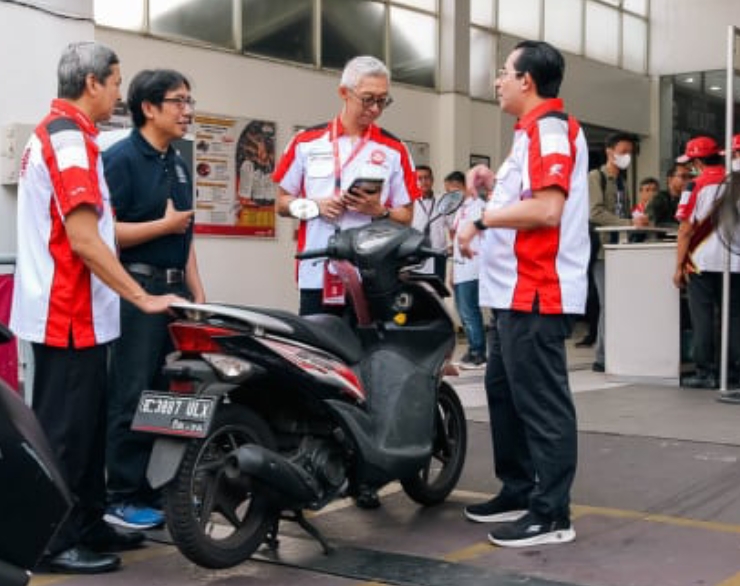 AHM Bersama 1.633 Dealer Sepeda Motor Honda Apresiasi Konsumen di Hari Pelanggan Nasional 2024