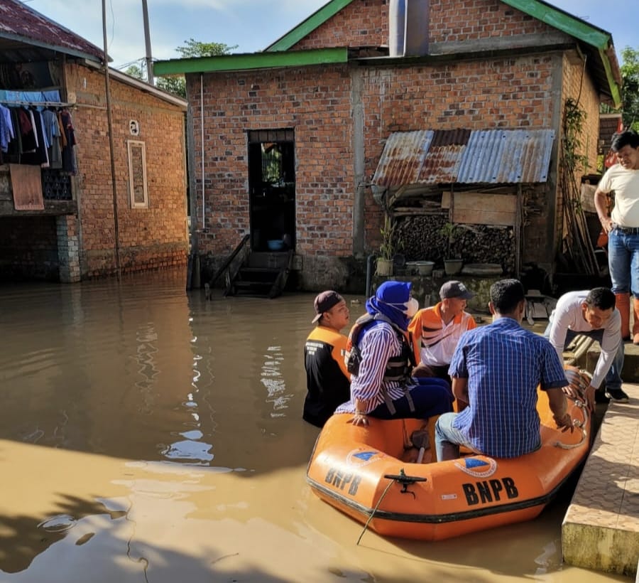 Banjir di Desa Curup PALI Semakin Parah Ketinggan Air 1,8 Meter, Debit Sungai Lematang Kian Besar 