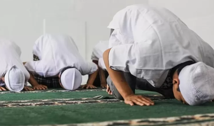 Bagaimana Hukum Tarawih Secepat Kilat? Ini Jawabannya