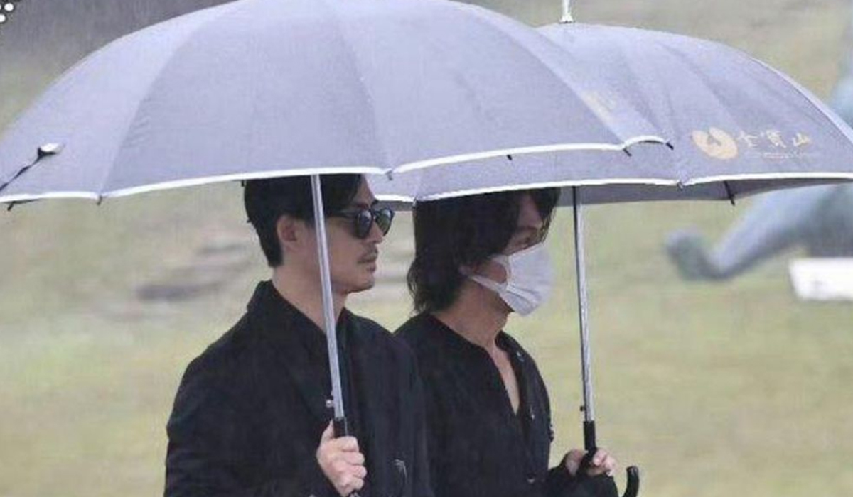 Momen Jerry Yan dan Vic Chou Hadir di Peringatan 1 tahun Meninggalnya Barbie Hsu di pemakaman Chin Pao San