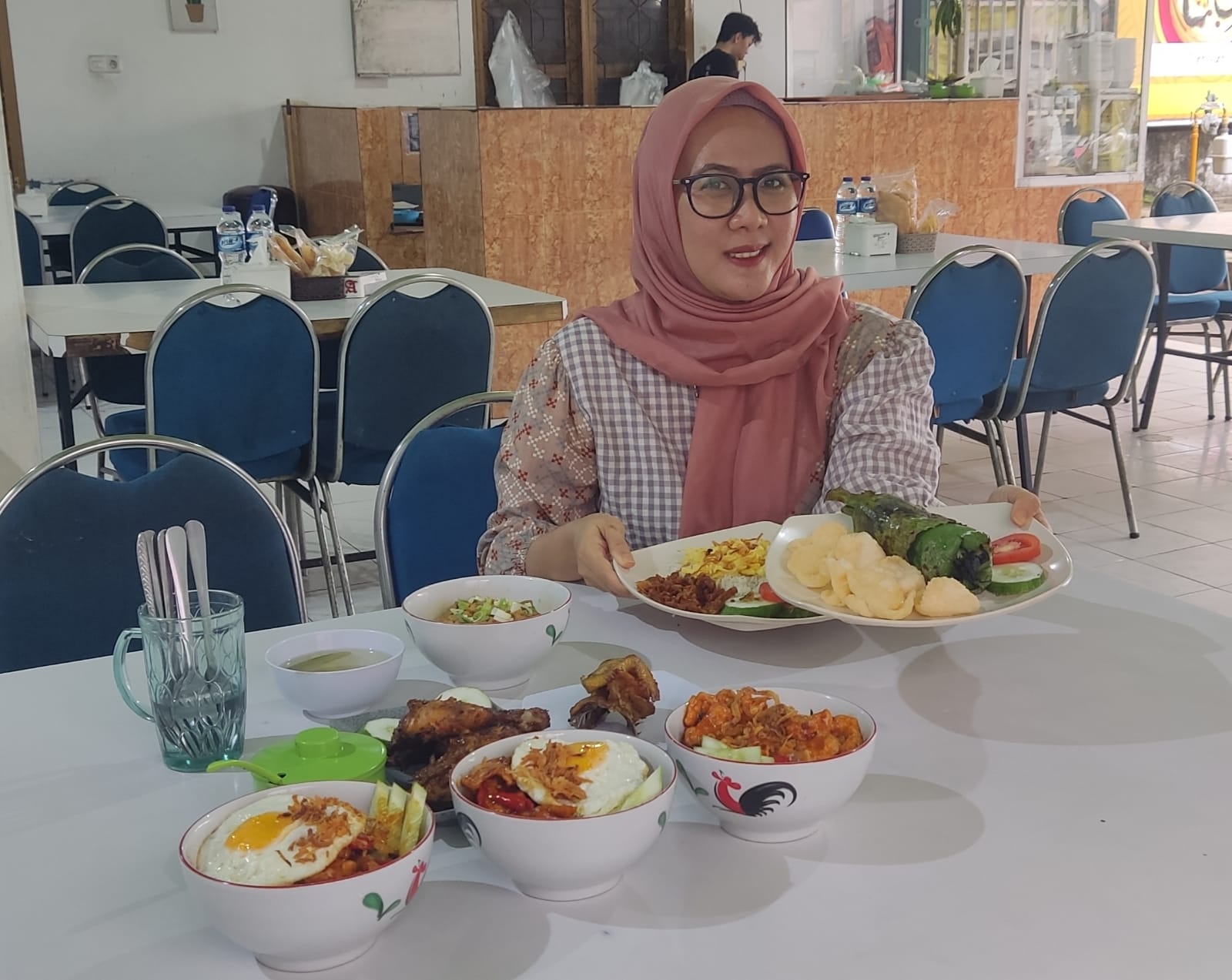 Selain Nasi Uduk, Kamu Bisa Coba Menu Sedap Lain di Tempat Ini