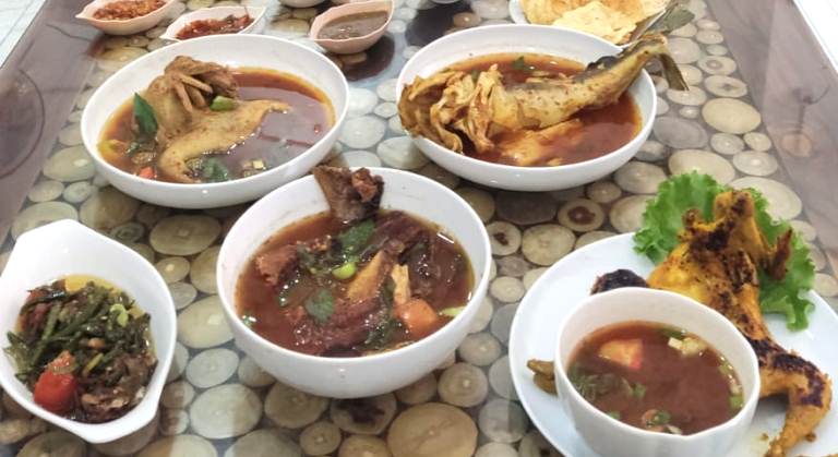 Jelajah Rasa Makanan khas Palembang di Pindang Umak Jakabaring, Lalapan Sekebon, Sambal Bisa Sepuasnya