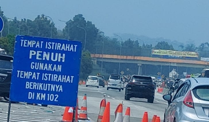 HEBOH! Pemudik Panik Ledakan dan Kobaran Api di Rest Area KM 86 Tol Cipali 