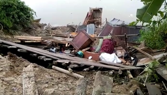 Satu Rumah di Sekayu Hanyut ke Sungai Musi