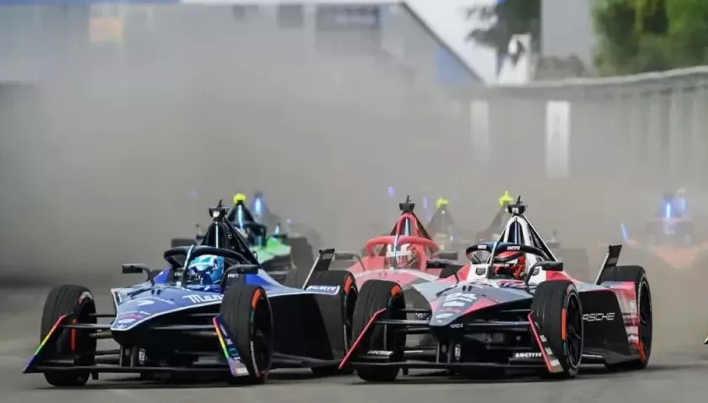 Pascal Wehrlein Menangkan Race 1 Formual E Jakarta 2023, Sukses Pecundangi Jake Dennis dan Maximilian Gunther