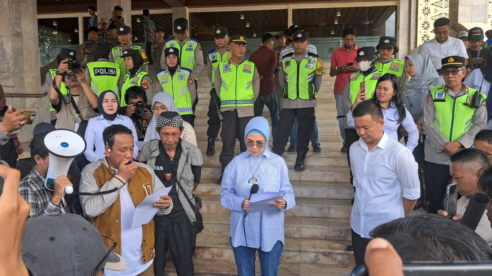 Aksi Damai Ratusan Pewarta di DPRD Sumsel, Tuntut Kaji Ulang Draf Revisi UU Penyiaran
