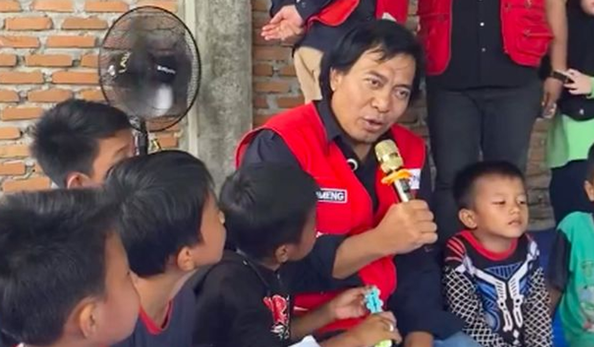 Pecah! Komeng Hadir Ditengah Pengungsi Banjir Padang, Obati Duka Masyarakat 