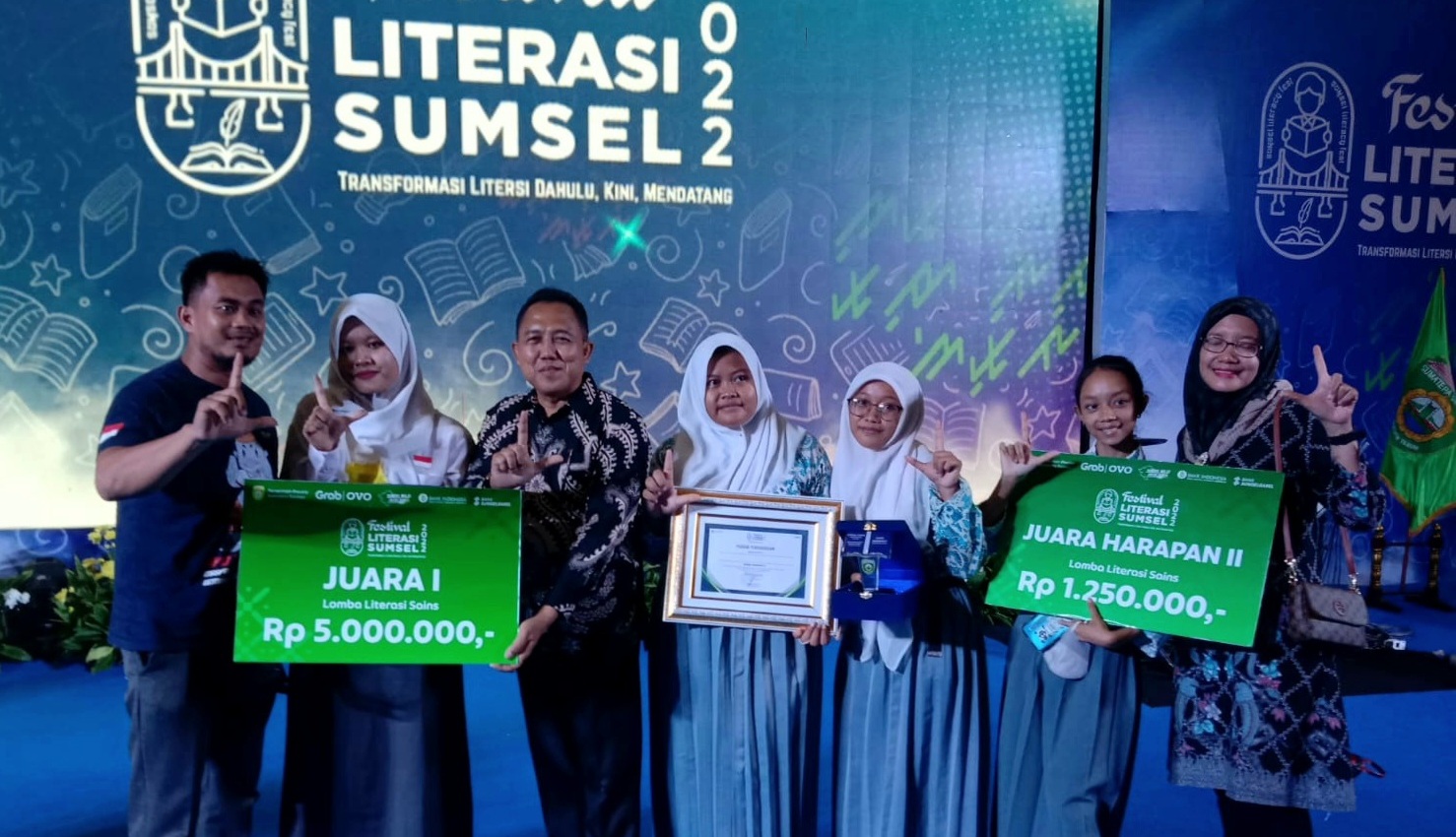 Buat Lampu Hias dari Sabut Kelapa, Annisa Sukses Harumkan Nama OKU Timur Pada Ajang Festival Literasi Sumsel 