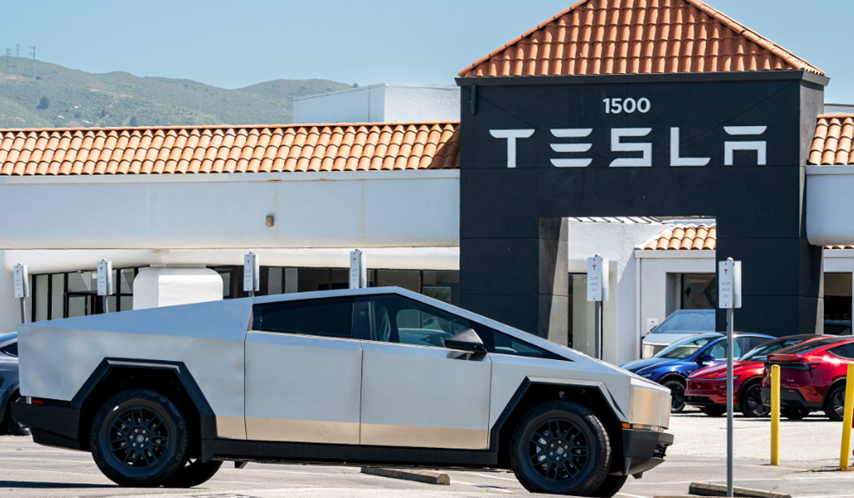 Penjualan Tesla Cybertruck Turun Drastis, Stok Menumpuk Padahal Diskon Besar